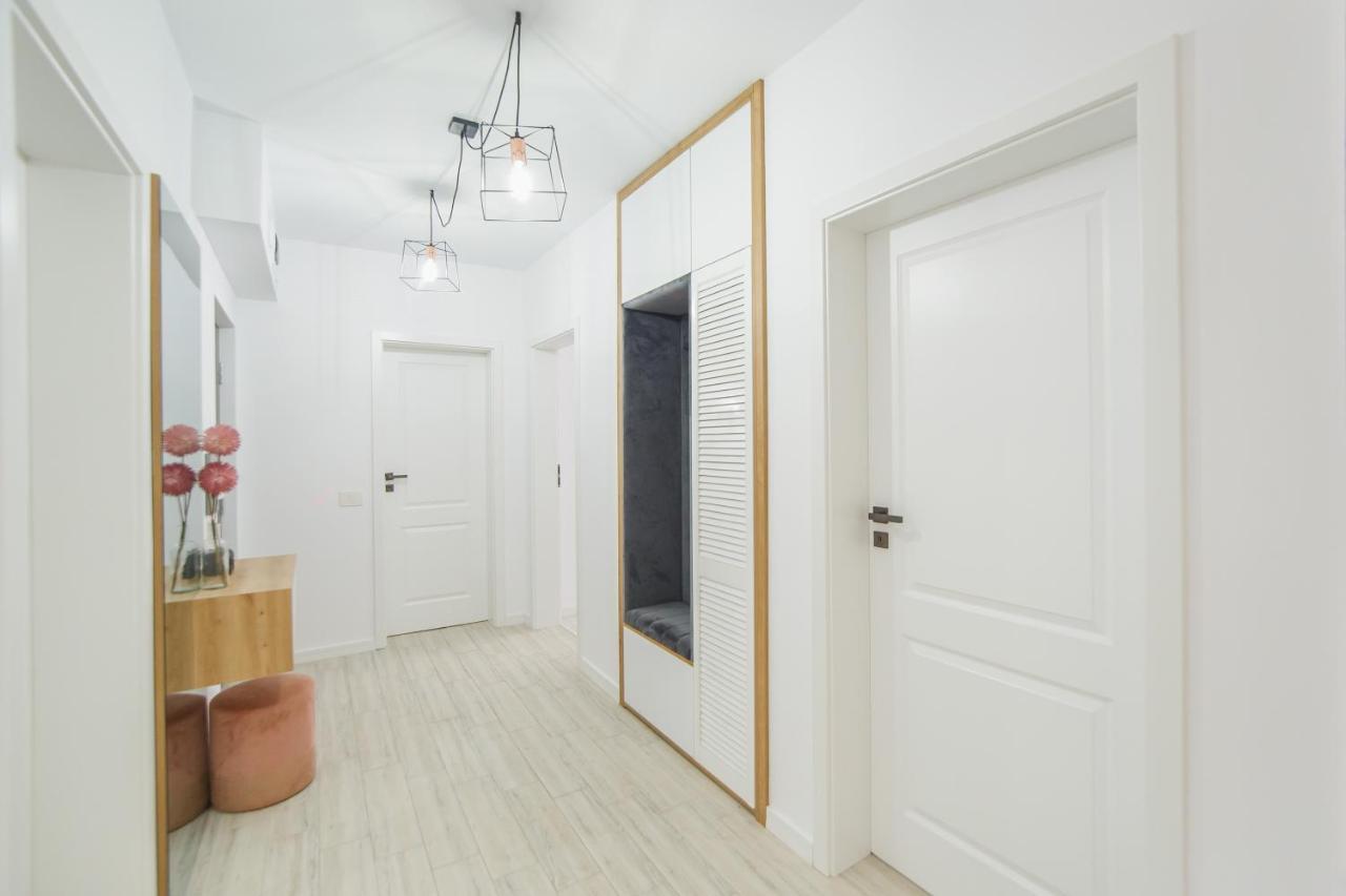 Pinkwood Harmony Apartment Oradea Exterior foto
